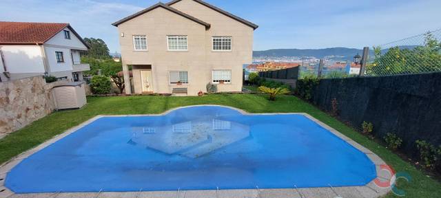 Casa-chalet en Venta en Samieira