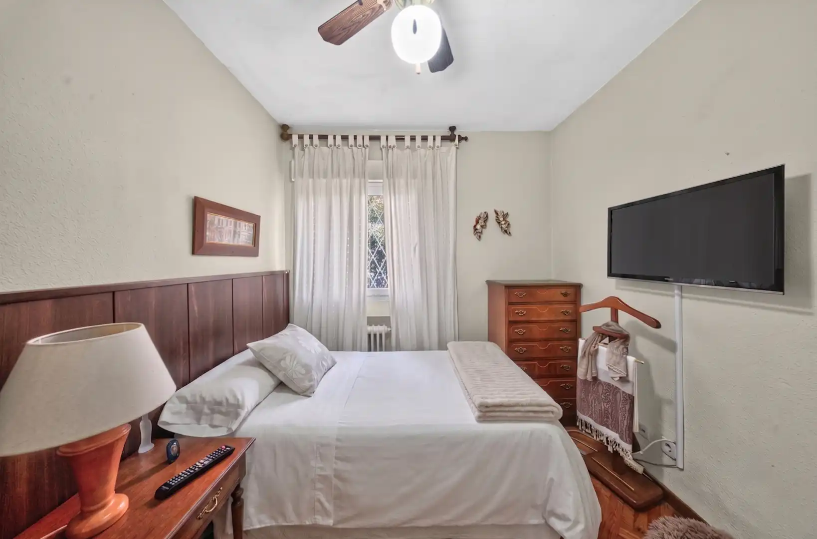 Schlafzimmer von Haus oder Chalet zum Verkauf in Torrelodones mit Heizung, Privatgarten und Parkett
