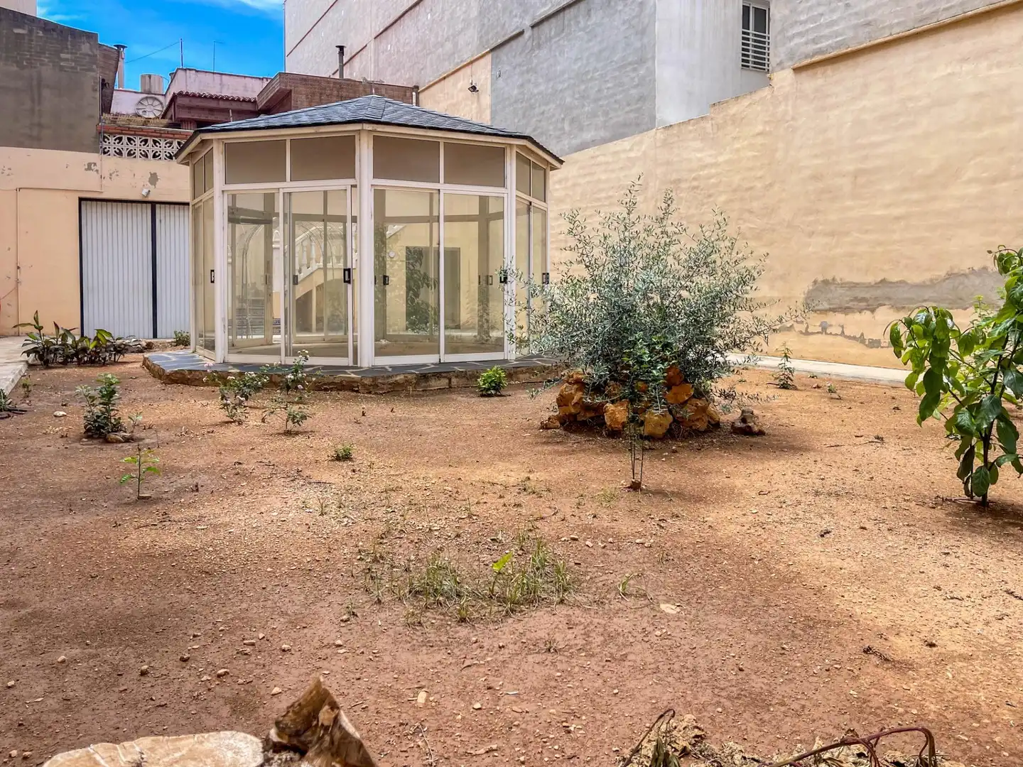 Exterior view of Houses for sale in Catarroja  with Balcony
