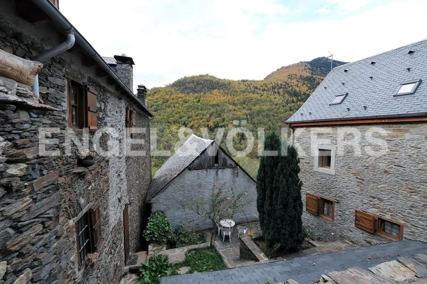 Vista exterior de Casa o chalet en venta en Bausen con Jardín privado