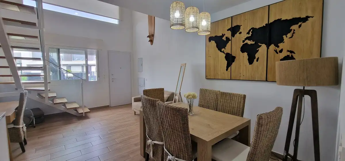 Comedor de Casa adosada de alquiler en Santa Pola con Aire acondicionado, Jardín privado y Amueblado