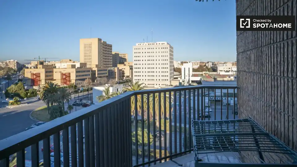 Exterior view of Flat for rent in Valencia  with Air Conditioner, Heating and Furnished