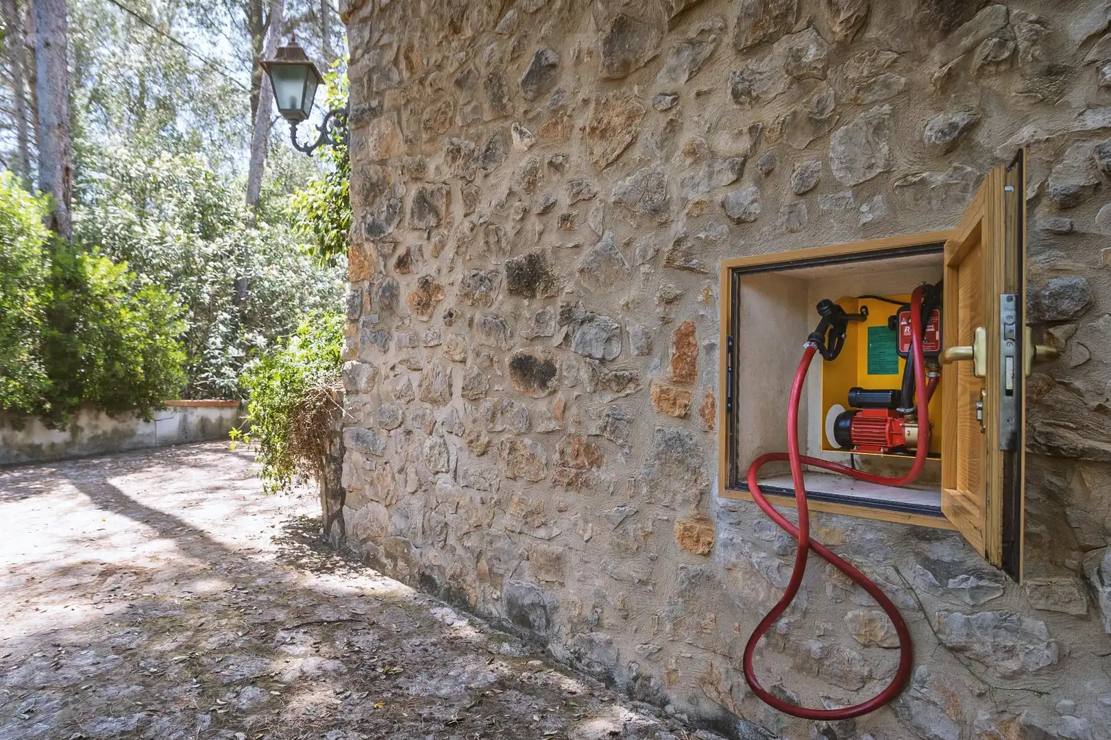 Vista exterior de Casa o xalet en venda en Pedreguer amb Aire condicionat, Calefacció i Jardí privat