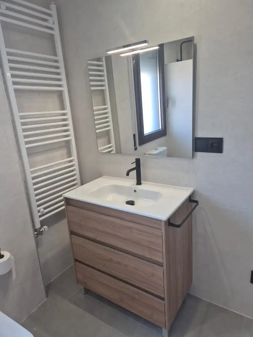 Bathroom of Flat for rent in Santpedor  with Air Conditioner, Heating and Oven