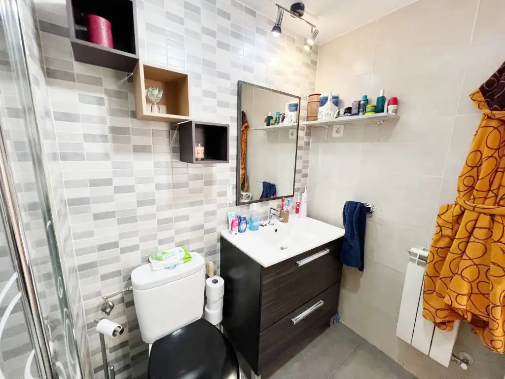 Baño de Piso en venta en Alcalá de Henares con Aire acondicionado, Calefacción y Terraza