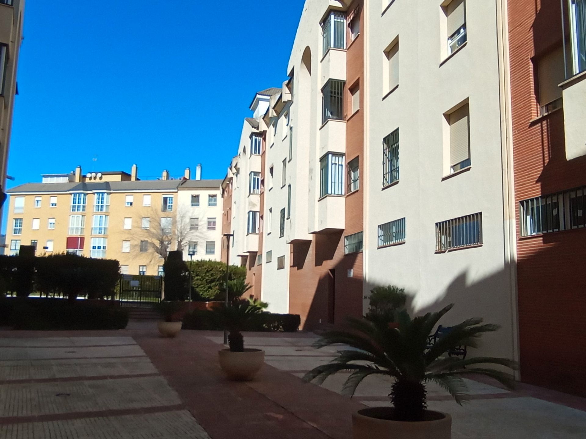 Vista exterior de Pis de lloguer en  Córdoba Capital amb Aire condicionat, Calefacció i Alarma