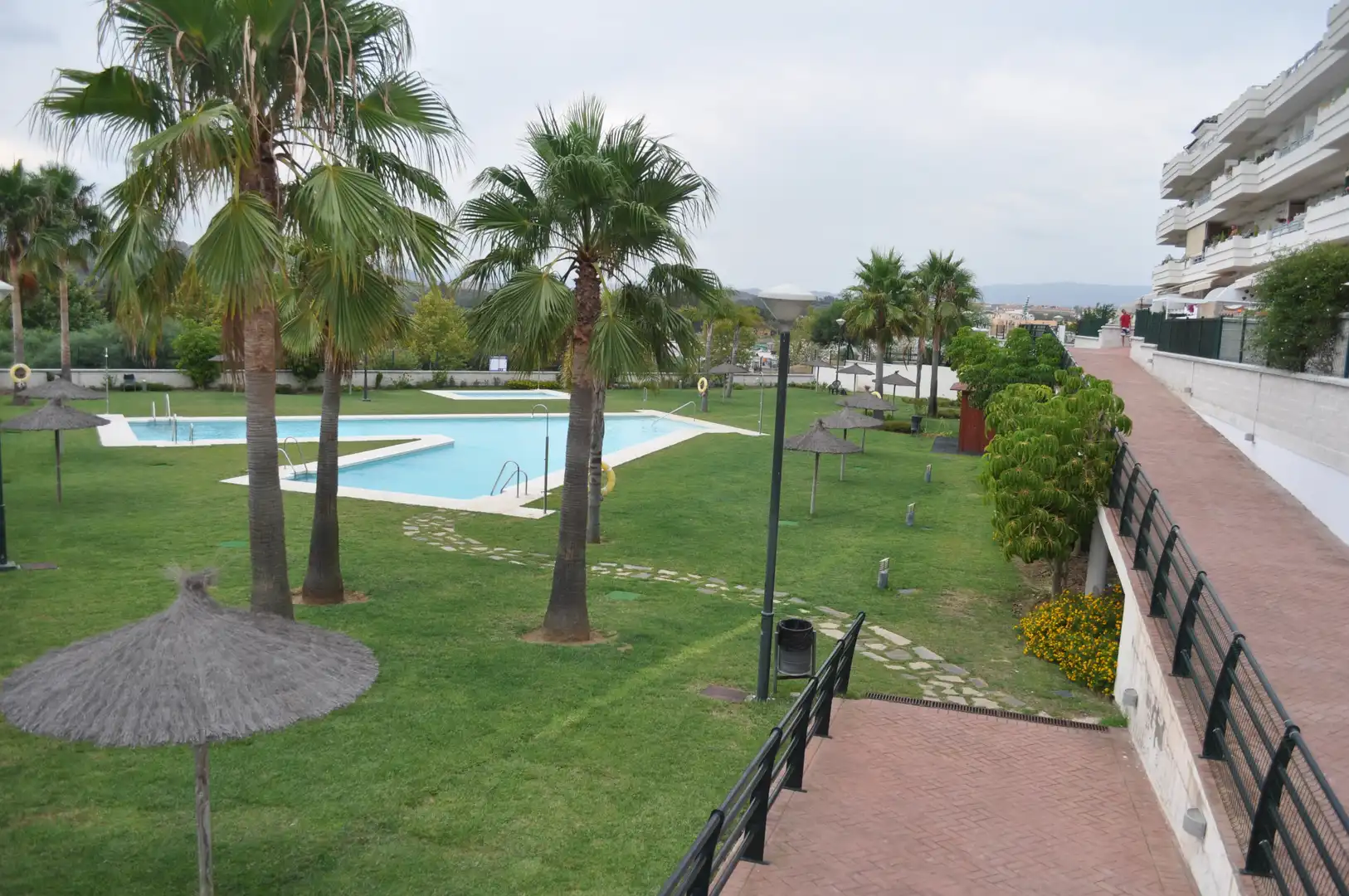 Schwimmbecken von Wohnung zum Verkauf in Los Barrios mit Terrasse und Gemeinschaftspool