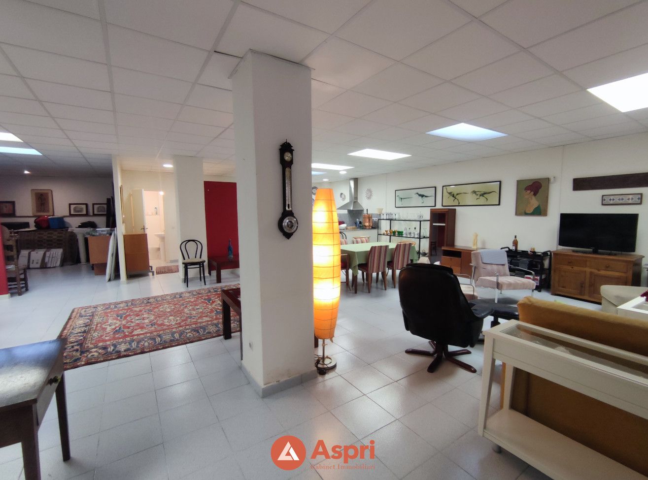 Oficina de alquiler en  Barcelona Capital con Amueblado