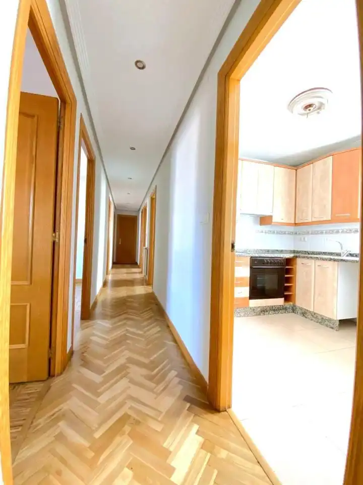 Pis en venda en León Capital  amb Calefacció, Parquet i Terrassa