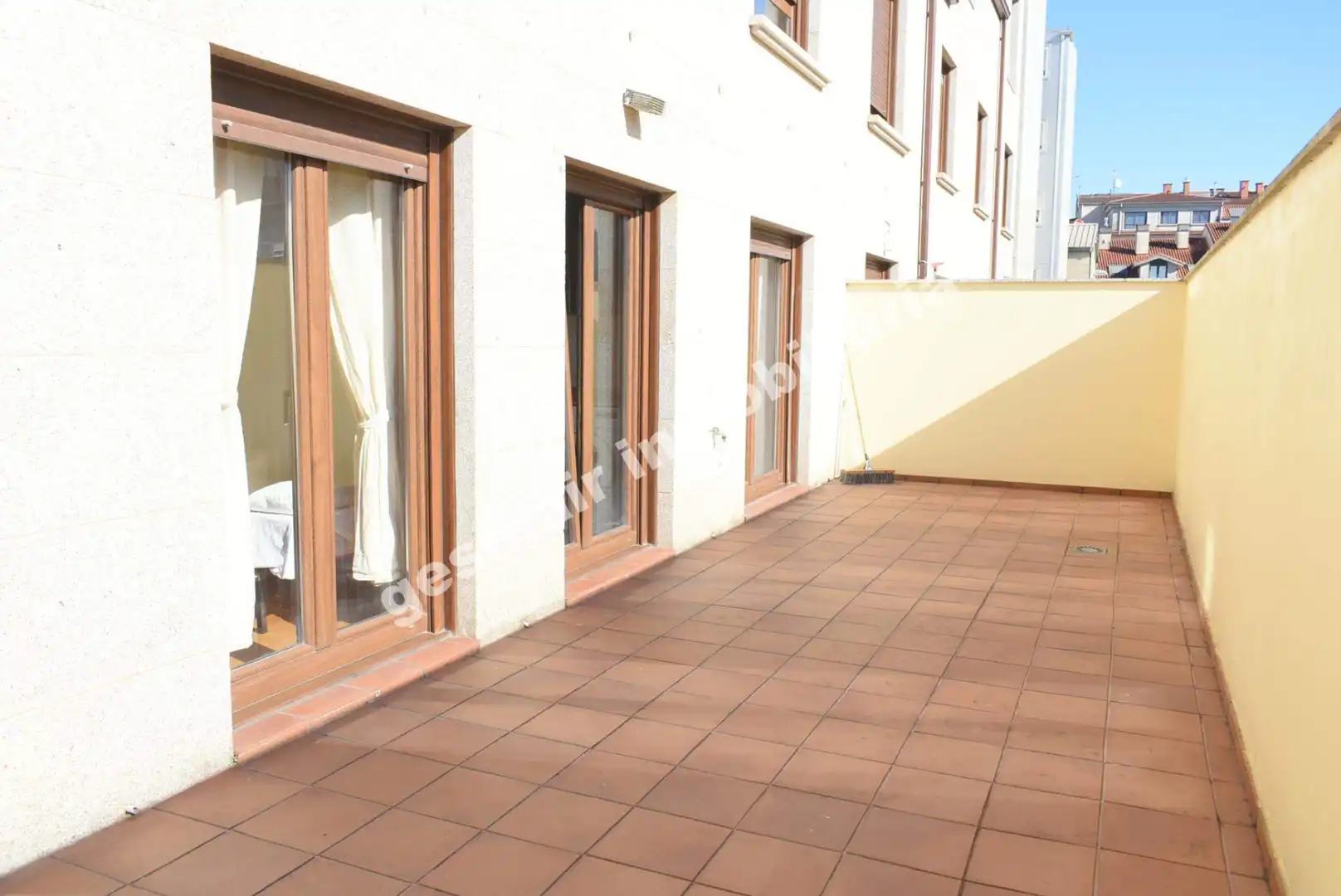 Terrassa de Apartament de lloguer en Pontevedra Capital  amb Calefacció, Parquet i Terrassa