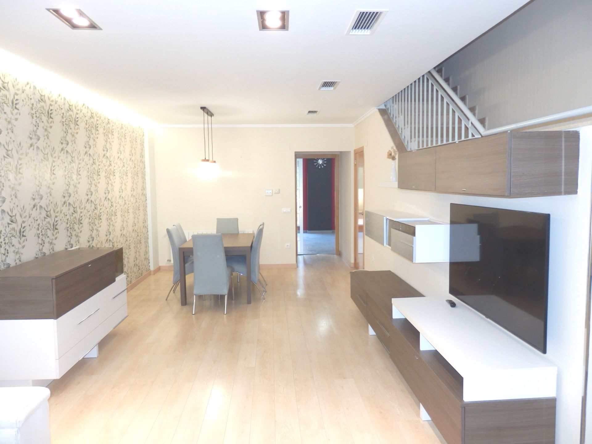 Living room of Single-family semi-detached to rent in  Valencia Capital  with Air Conditioner, Parquet flooring and Terrace