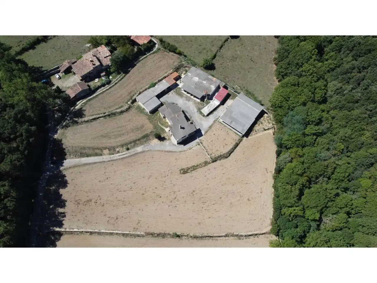 Finca rústica en venda en La Vall d'en Bas amb Calefacció, Jardí privat i Terrassa