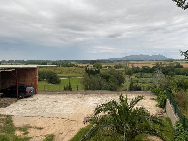 Casa adosada en Venta en Plaça Constitucio, 2 en Ultramort