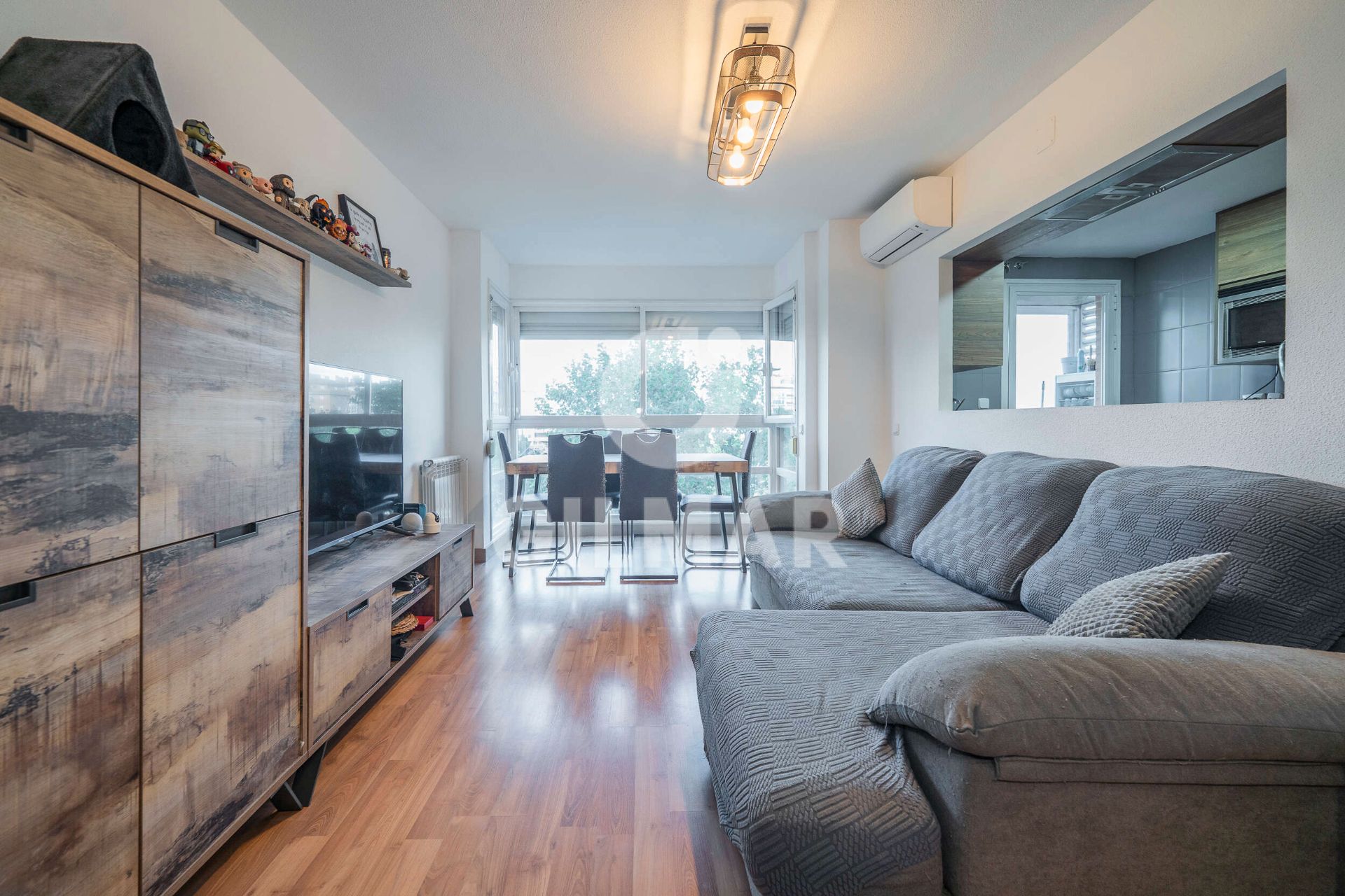 Living room of Flat for sale in  Madrid Capital  with Air Conditioner, Heating and Community pool