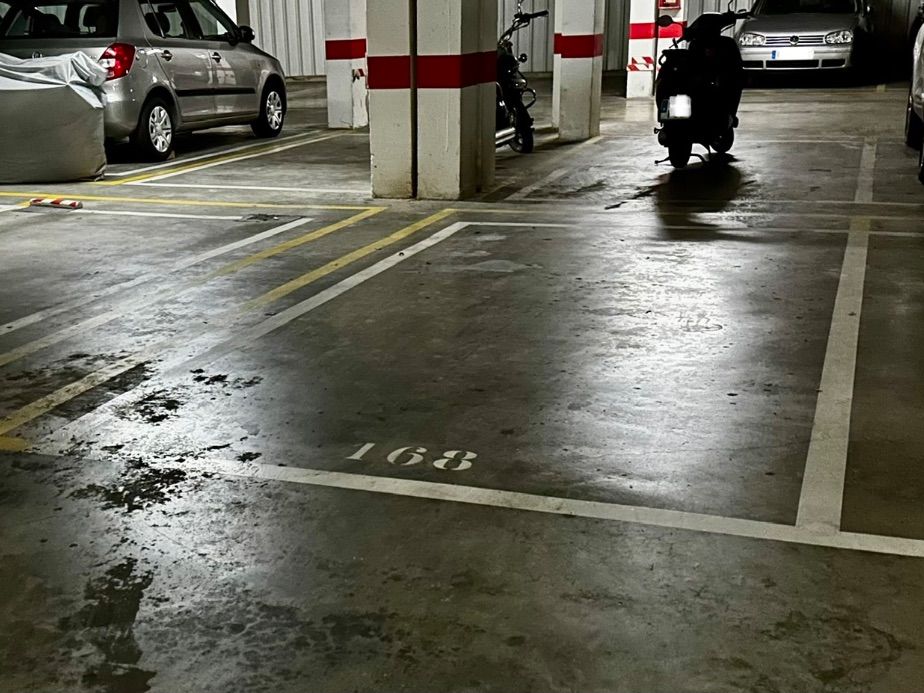 Aparcament de Garatge en venda en  Sevilla Capital amb Alarma