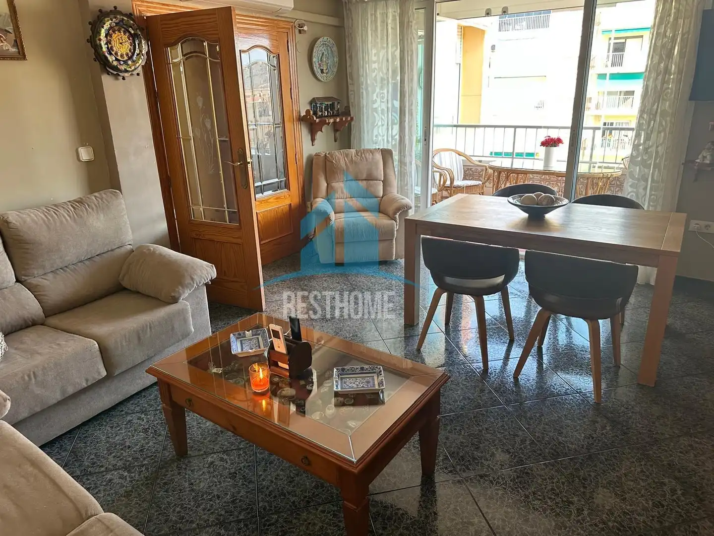 Wohnzimmer von Wohnung zum Verkauf in Cullera mit Klimaanlage, Privatgarten und Terrasse
