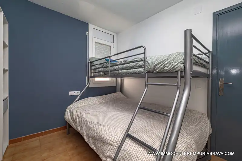 Habitación de Apartamento en venta en Empuriabrava con Aire acondicionado, Calefacción y Terraza