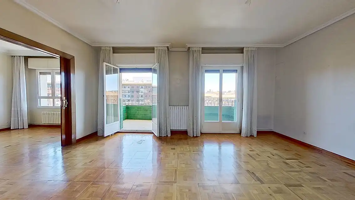 Sala d'estar de Pis en venda en  Pamplona / Iruña amb Terrassa i Balcó