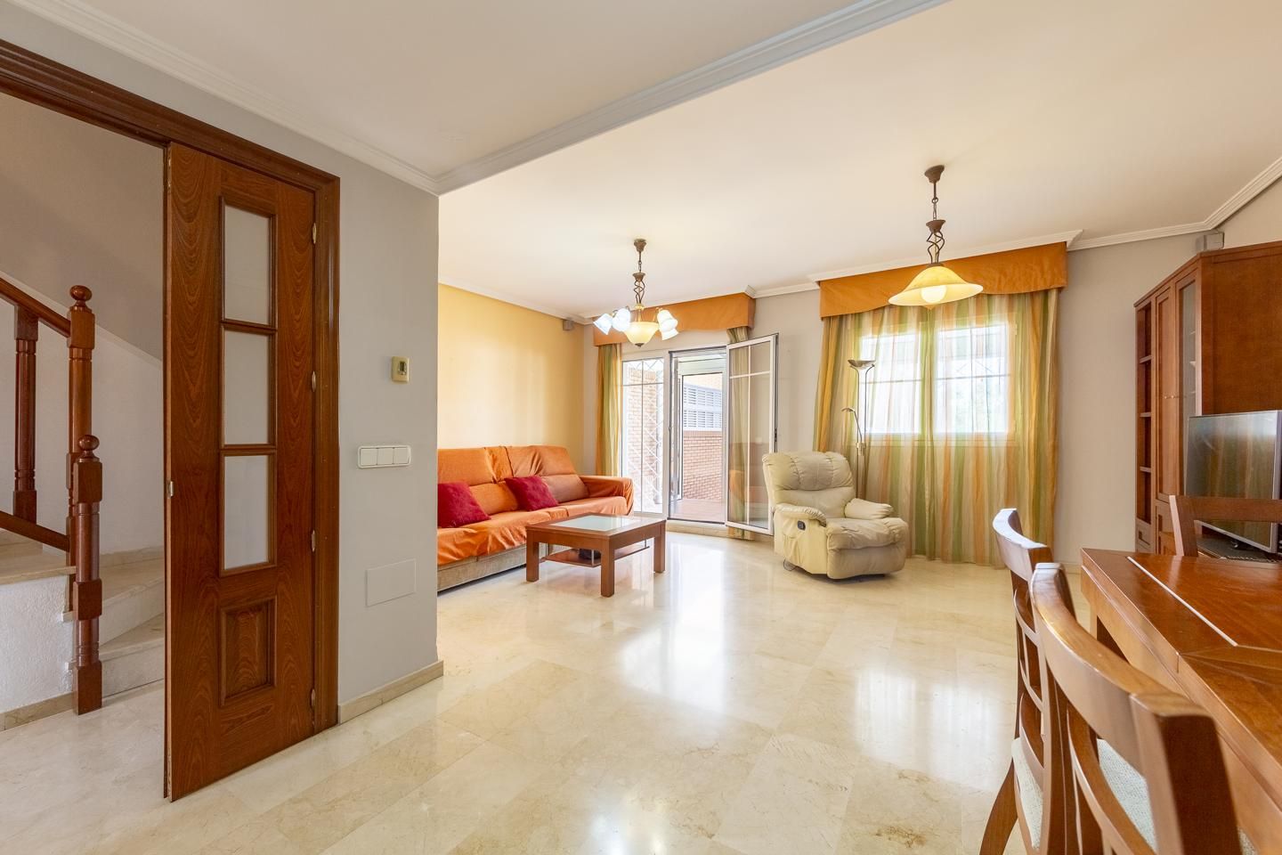 Sala d'estar de Casa o xalet en venda en  Almería Capital amb Aire condicionat, Calefacció i Jardí privat