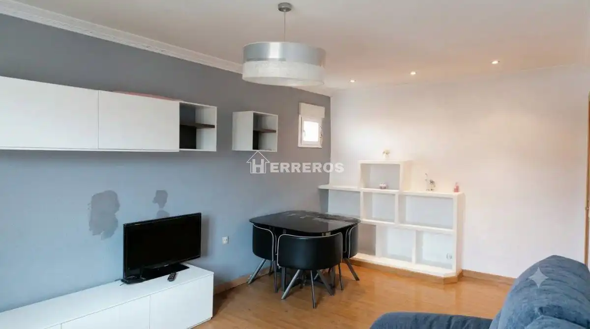 Sala d'estar de Apartament en venda en  Logroño amb Calefacció i Parquet