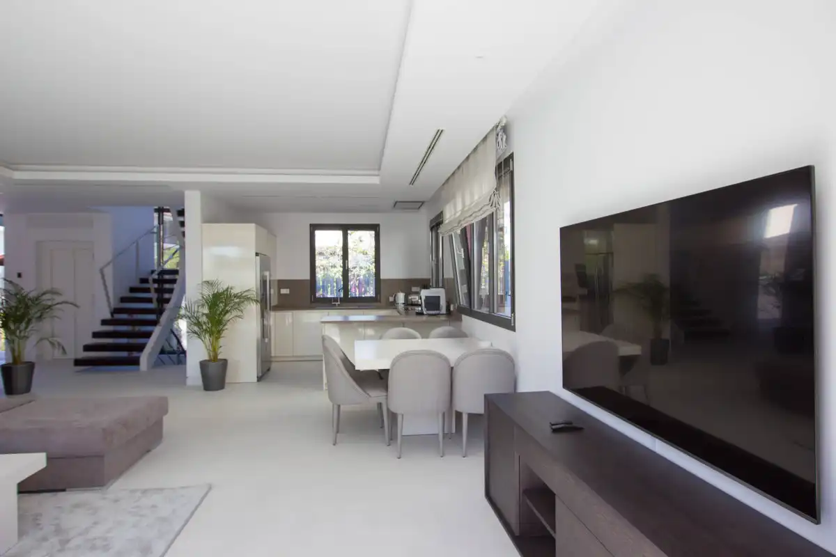 Sala de estar de Casa o chalet en venta en Marbella con Aire acondicionado, Jardín privado y Terraza