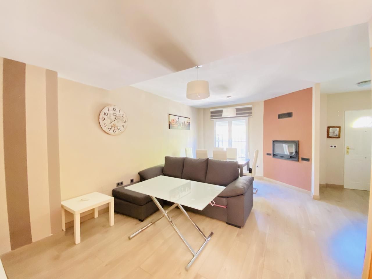 Sala d'estar de Casa adosada de lloguer en  Granada Capital amb Aire condicionat, Terrassa i Moblat