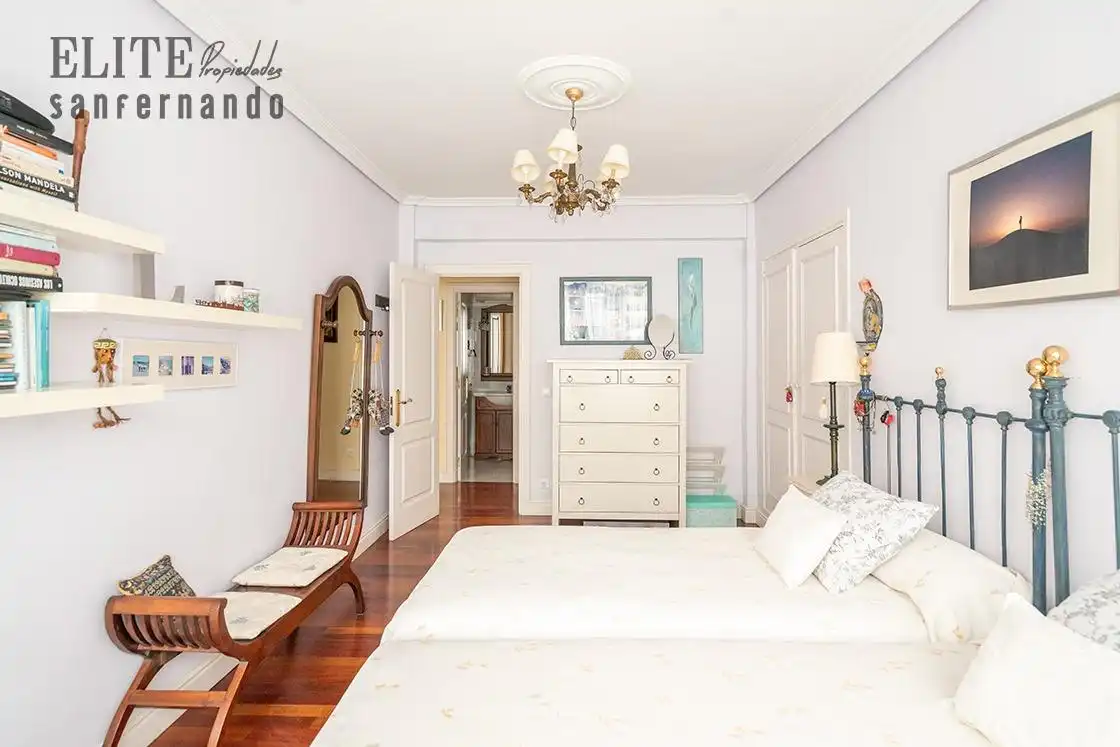 Schlafzimmer von Wohnung zum Verkauf in Santander mit Parkett
