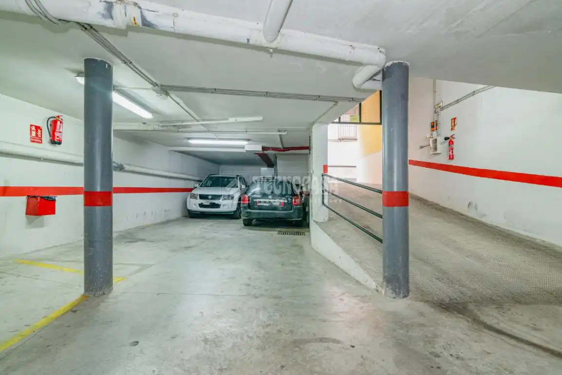 Parkplatz von Wohnung zum Verkauf in Lucena mit Klimaanlage, Terrasse und Abstellraum