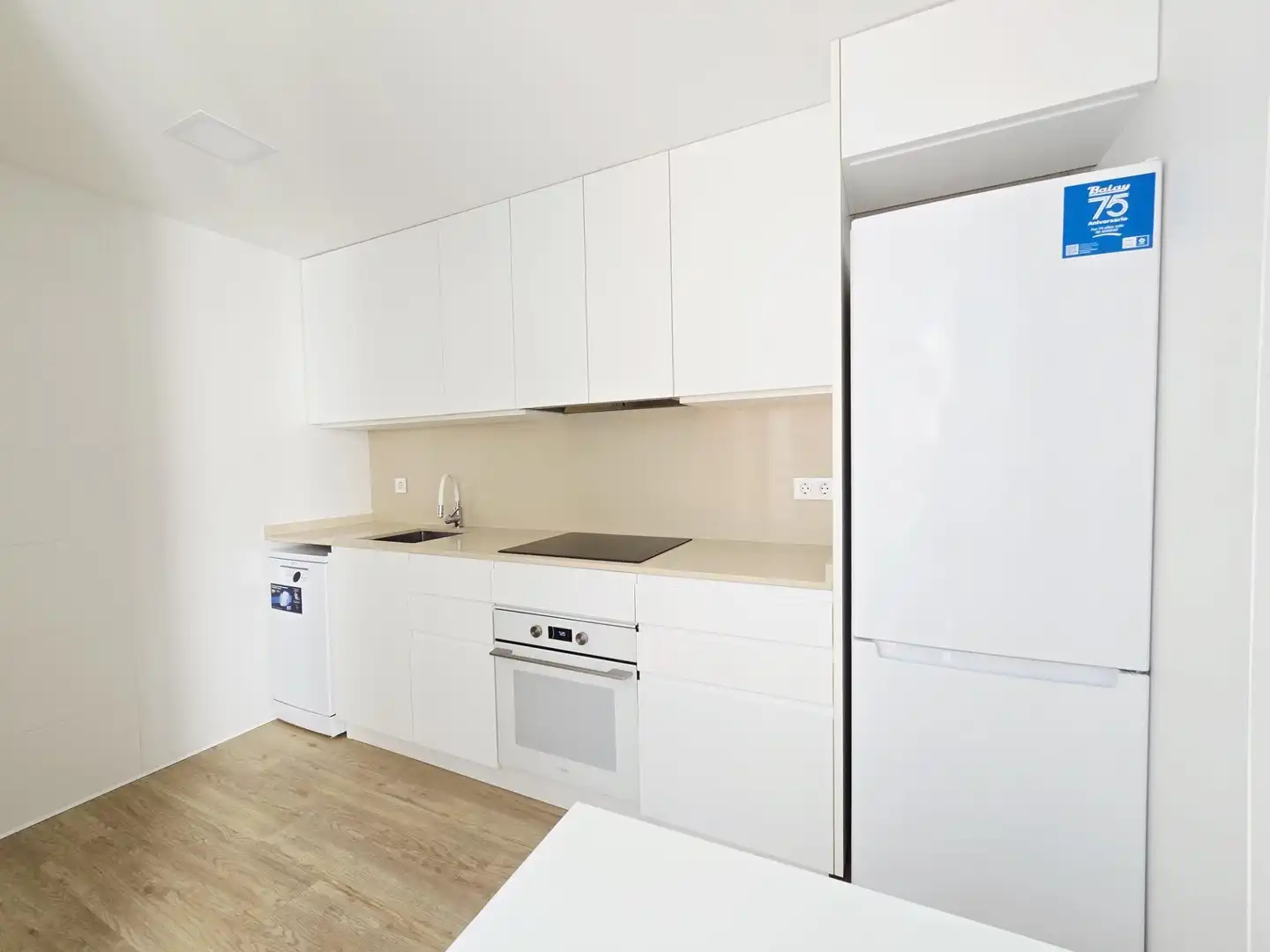 Kitchen of Flat for rent in Valencia  with Parquet flooring and Terrace