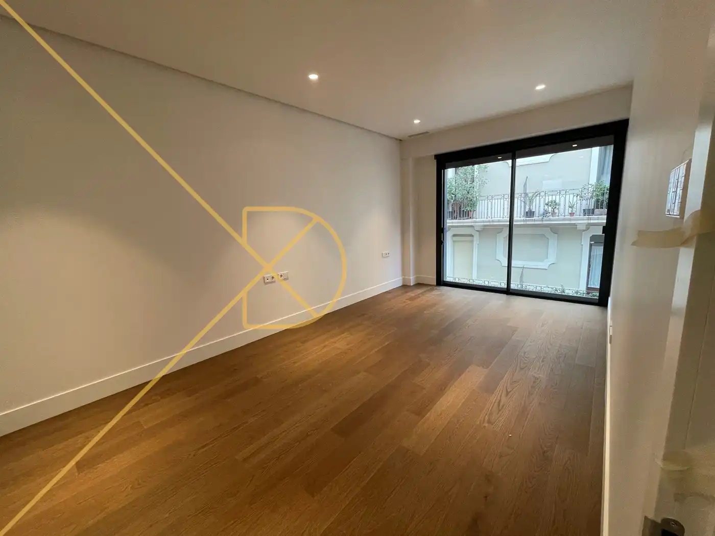 Wohnung zum Verkauf in Barcelona mit Klimaanlage, Heizung und Parkett