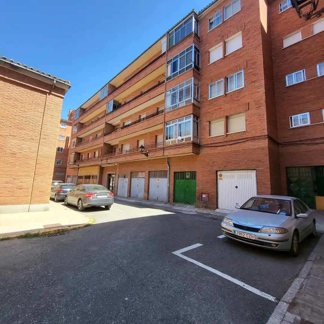Außenansicht von Wohnung zur Miete in Ávila mit Heizung, Terrasse und Möbliert