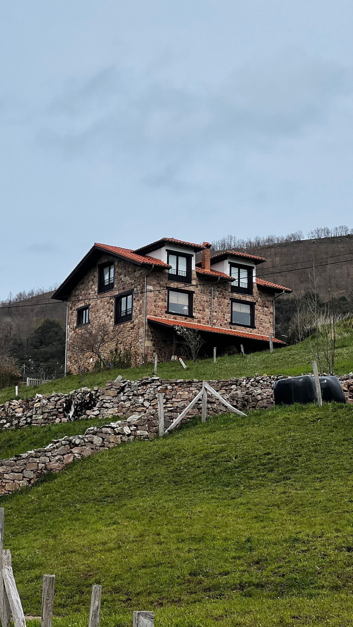 Vista exterior de Casa o xalet en venda en Peñarrubia amb Calefacció