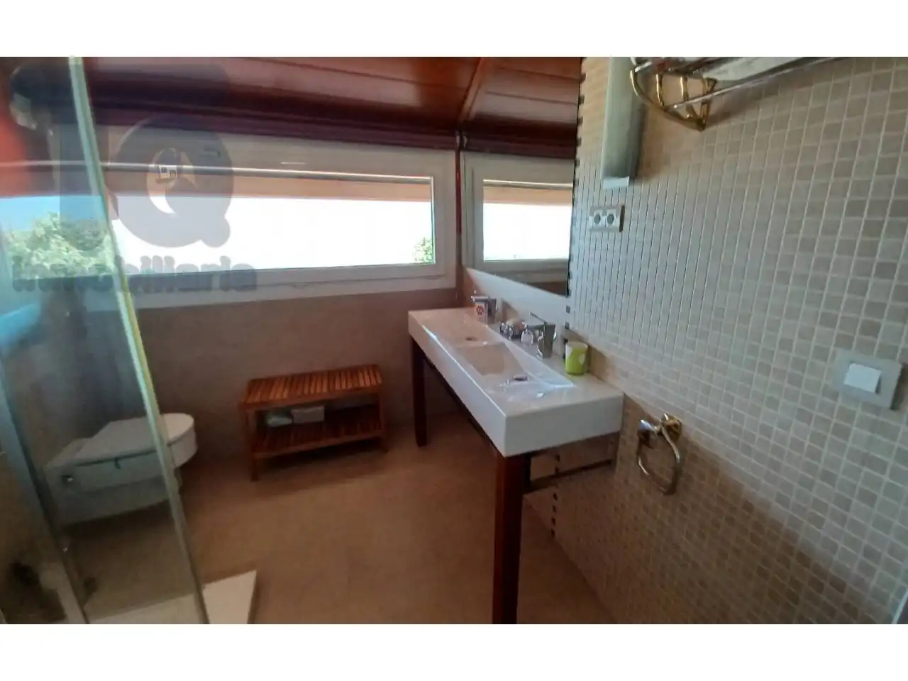 Badezimmer von Haus oder Chalet zum Verkauf in Nívar mit Klimaanlage, Heizung und Privatgarten