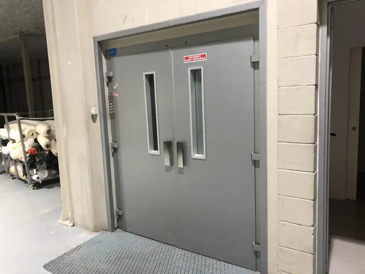 Nave industrial de alquiler en Barcelona con Calefacción y Alarma