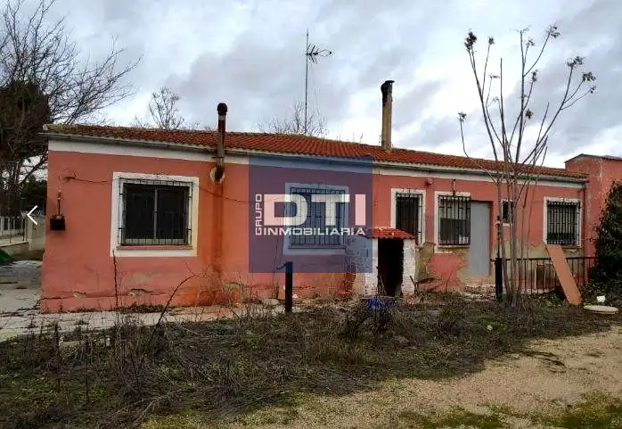 House with pool for sale in L 4-D 226