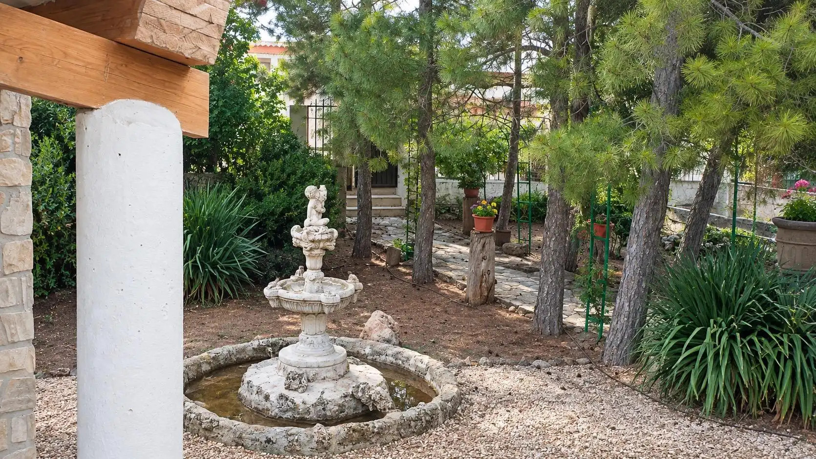 Jardí de Finca rústica en venda en La Almarcha  amb Calefacció, Jardí privat i Piscina