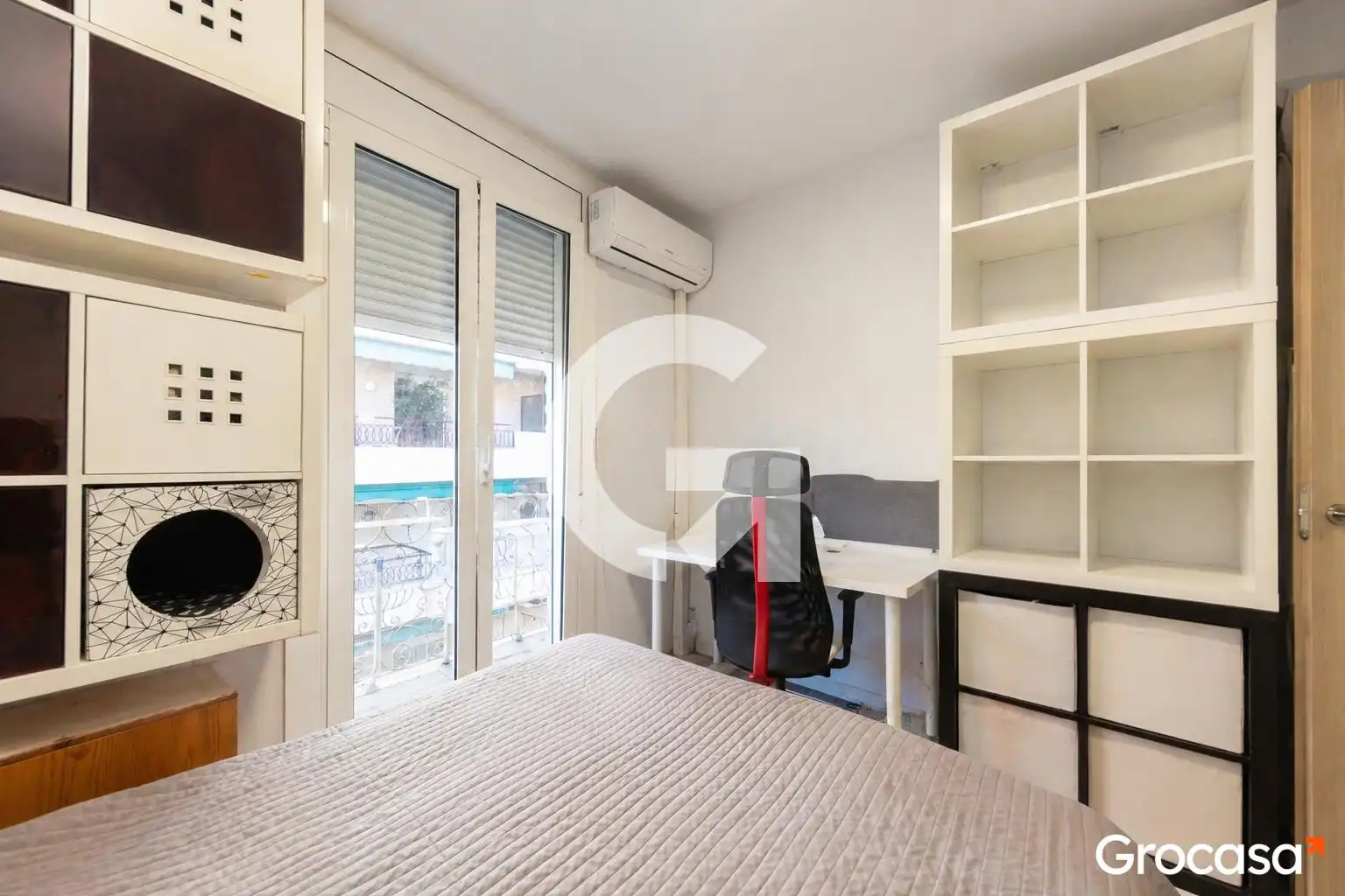 Bedroom of Flat for sale in Barcelona  with Air Conditioner, Oven and Washing machine