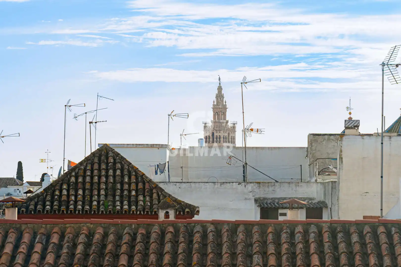 Vista exterior de Dúplex en venda en Sevilla amb Calefacció i Balcó