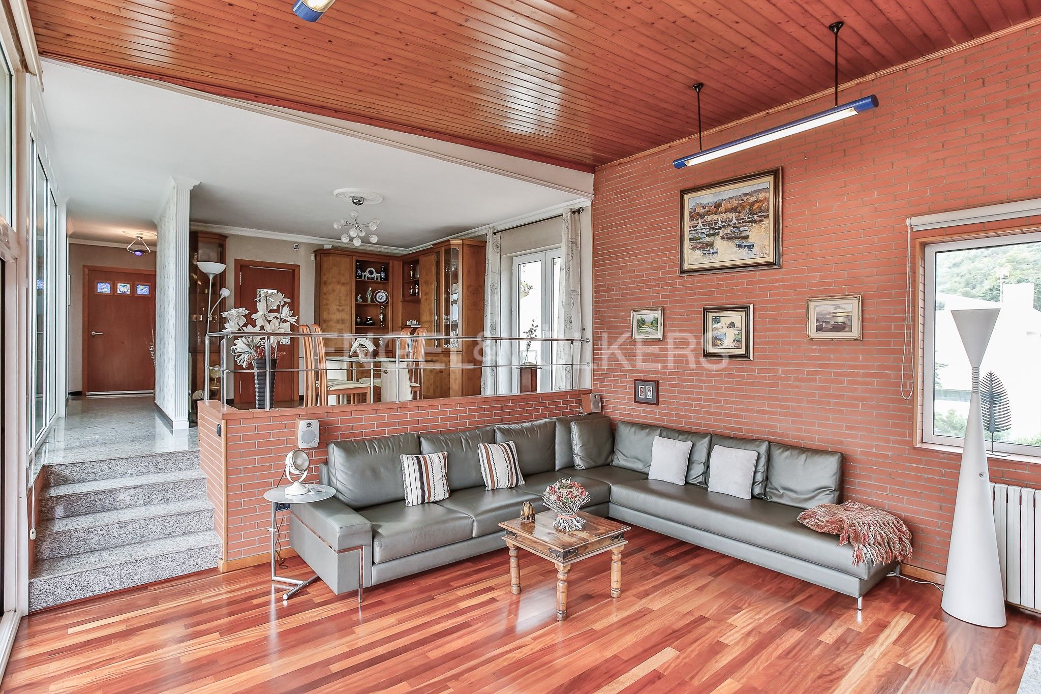 Sala de estar de Casa o chalet en venta en Santa Coloma de Cervelló con Calefacción, Jardín privado y Parquet