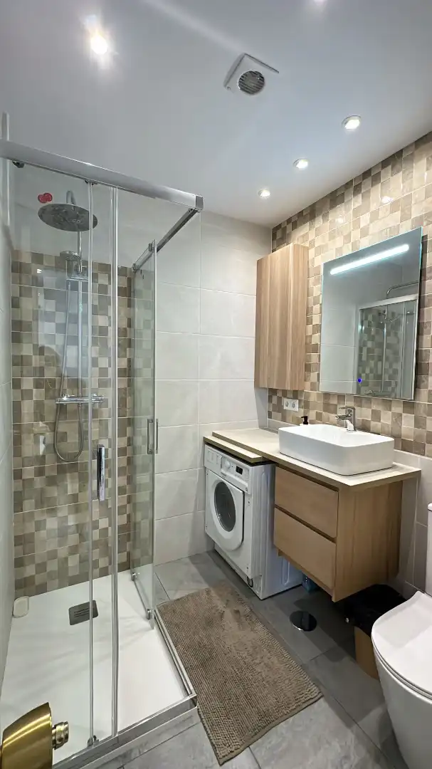Baño de Apartamento de alquiler en Torremolinos con Aire acondicionado, Terraza y Amueblado