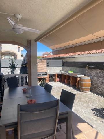 Casa adosada en Venta en Carrer Illes Canaries en Centre