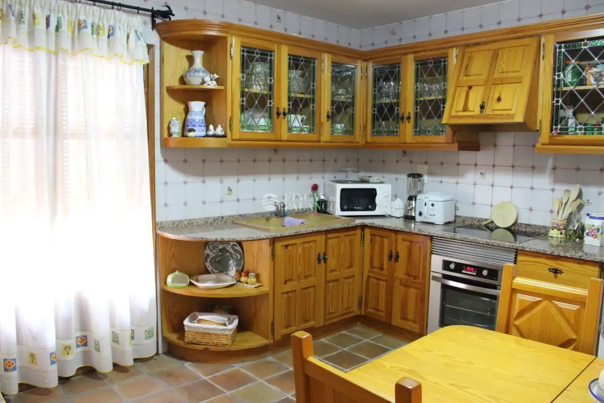 Cuina de Casa o xalet en venda en Segorbe amb Calefacció, Jardí privat i Terrassa