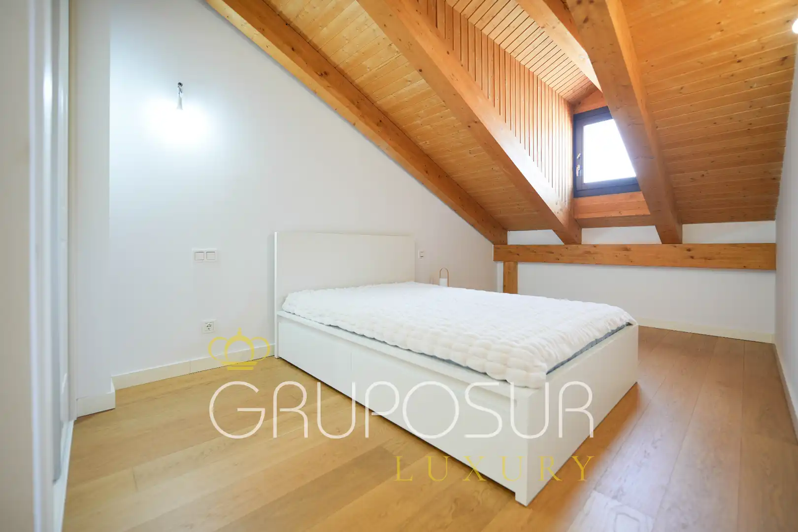Schlafzimmer von Dachboden zum Verkauf in Valladolid mit Heizung, Parkett und Abstellraum