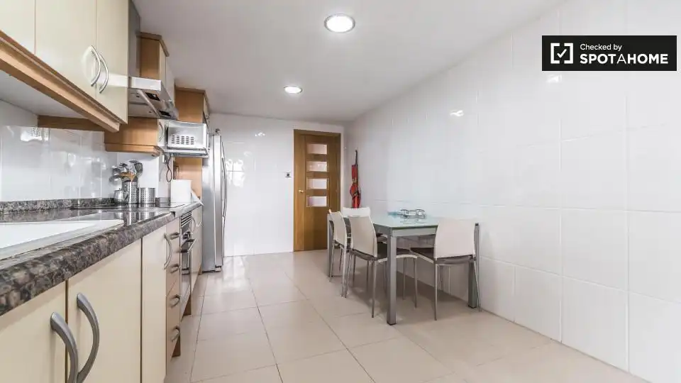 Cocina de Piso para compartir en Valencia con Aire acondicionado, Calefacción y Amueblado
