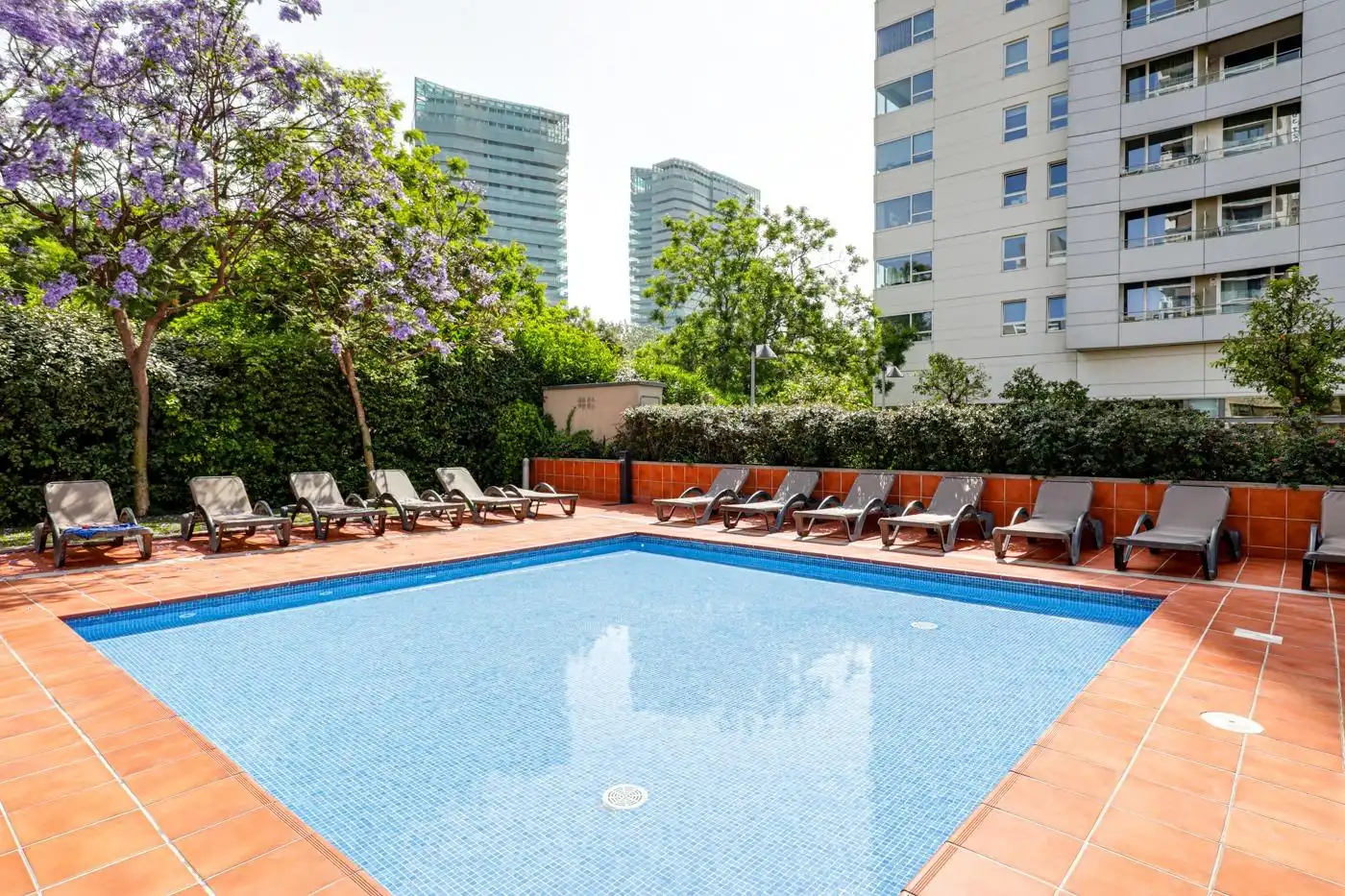 Schwimmbecken von Wohnung zum Verkauf in Barcelona mit Klimaanlage, Heizung und Terrasse