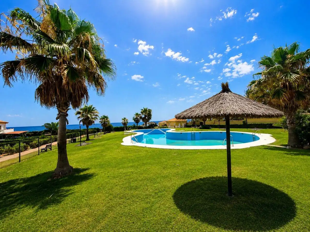 Piscina de Casa o chalet en venta en Estepona con Aire acondicionado, Terraza y Trastero