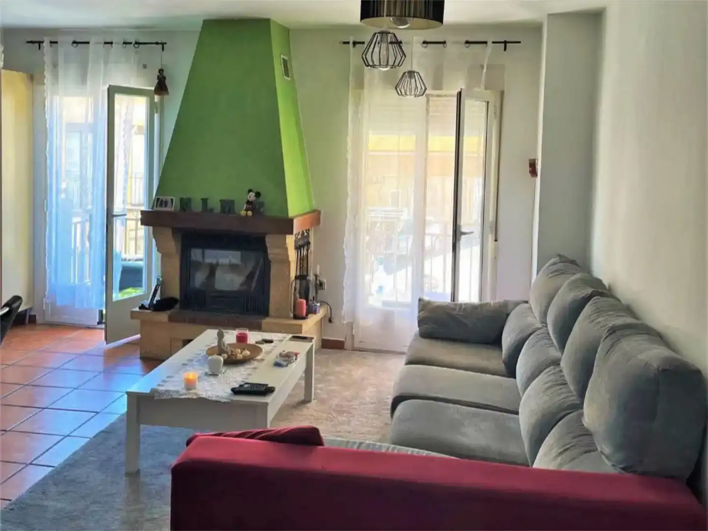 Sala d'estar de Casa adosada en venda en Armuña