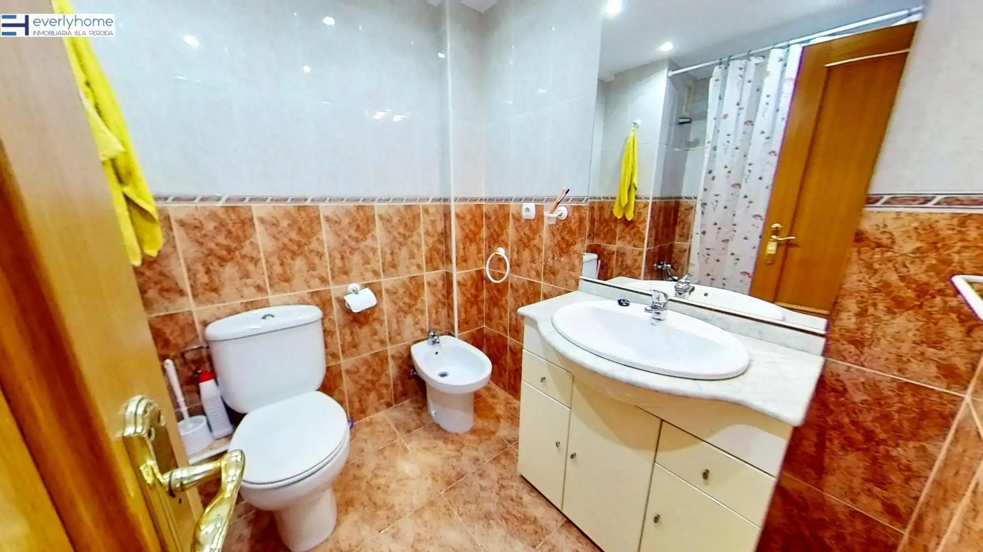Baño de Piso para compartir en Burjassot con Aire acondicionado, Amueblado y Balcón