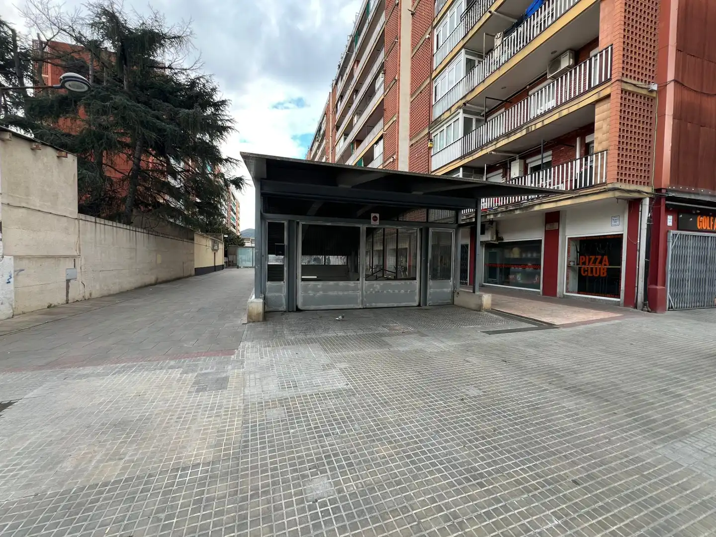 Außenansicht von Garage zum Verkauf in La Llagosta