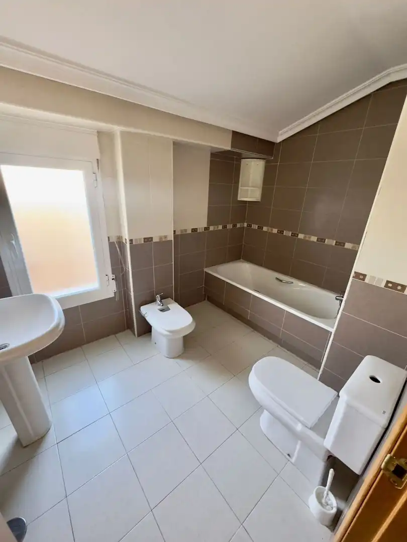 Baño de Ático en venta en Valdepeñas con Terraza y Balcón